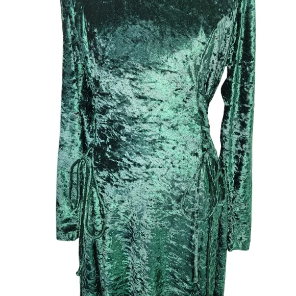 Vintage green Crushed velvet Renaissance lace up long dress - Picture 6 of 11
